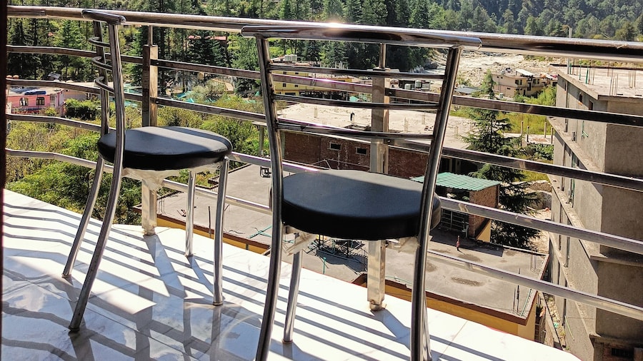 Majestic Mountain Bhaiji Guest House