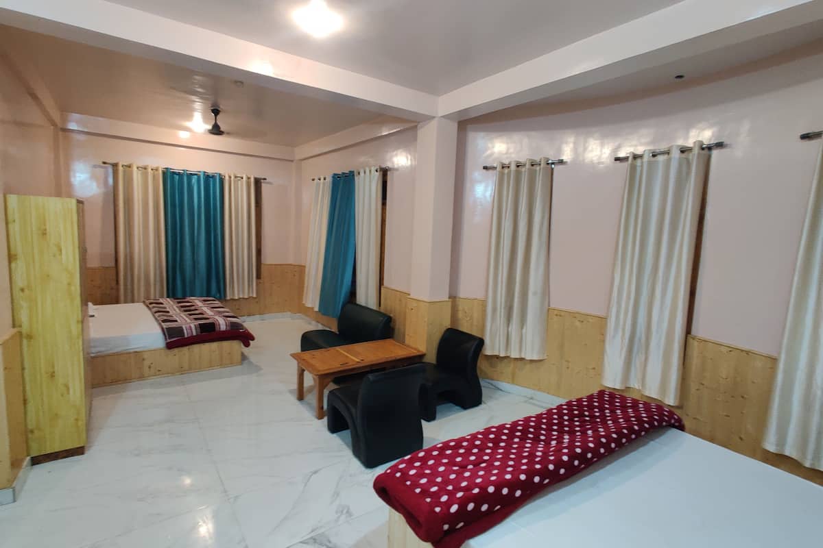 Deluxe Double or Twin Room | Blackout curtains, free WiFi