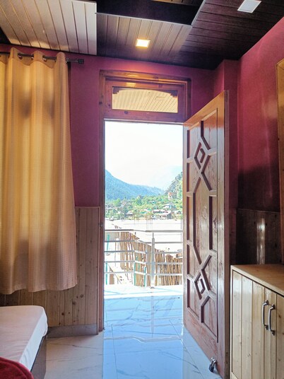 Majestic Mountain Bhaiji Guest House