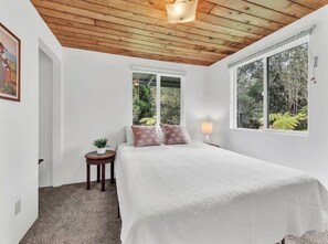 4 bedrooms, free WiFi, bed sheets