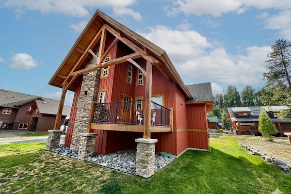 Beautiful custom home away from home.