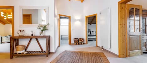 5 chambres, fer et planche à repasser, lit parapluie, Wi-Fi gratuit