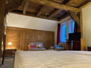 4 soverom, reiseseng for barn, wi-fi og sengetøy