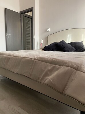 2 chambres, fer et planche à repasser, Wi-Fi, draps fournis
