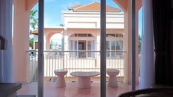 Comfort Studio, 1 King Bed with Sofa bed | Terrace/patio