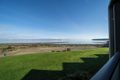 #206 Upper Beach View Suite at Shorewater Resort, Qualicum Beach