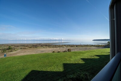 #206 Upper Beach View Suite at Shorewater Resort, Qualicum Beach