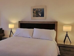 1 bedroom, free WiFi, bed sheets - #207 Lower Beach View Suite at Shorewater Resort, Qualicum Beach (Qualicum Beach)