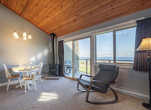 #212 Upper Beach View Suite at Shorewater Resort, Qualicum Beach