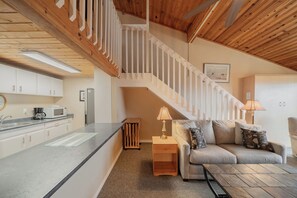 Televisión y chimenea