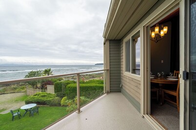 #222 Upper Beach View Suite at Shorewater Resort, Qualicum Beach