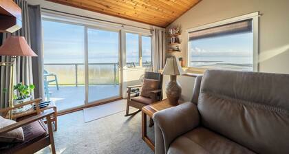#223 Executive Beach View Suite at Shorewater Resort, Qualicum Beach