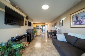 Smart TV y chimenea 