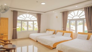 ห้องทริปเปิล, ระเบียง, วิวเมือง | โต๊ะทำงาน, พื้นที่ทำงานแบบใช้แล็ปท็อป, Wi-Fi ฟรี