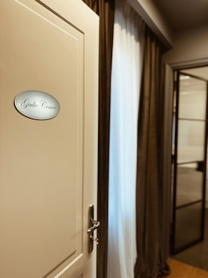 Premium bedding, down duvets, in-room safe, desk - Residenza Imperiale - Luxury Guest House (Rome)