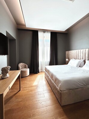 Superior Double Room, City View | Premium bedding, down duvets, in-room safe, desk - Residenza Imperiale - Luxury Guest House (Rome)