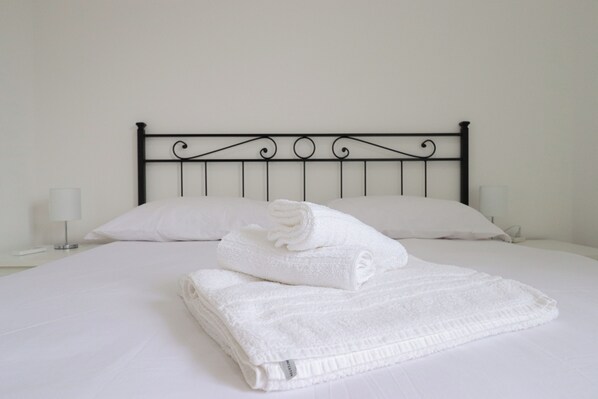 1 室のベッドルーム、WiFi、ベッドシーツ