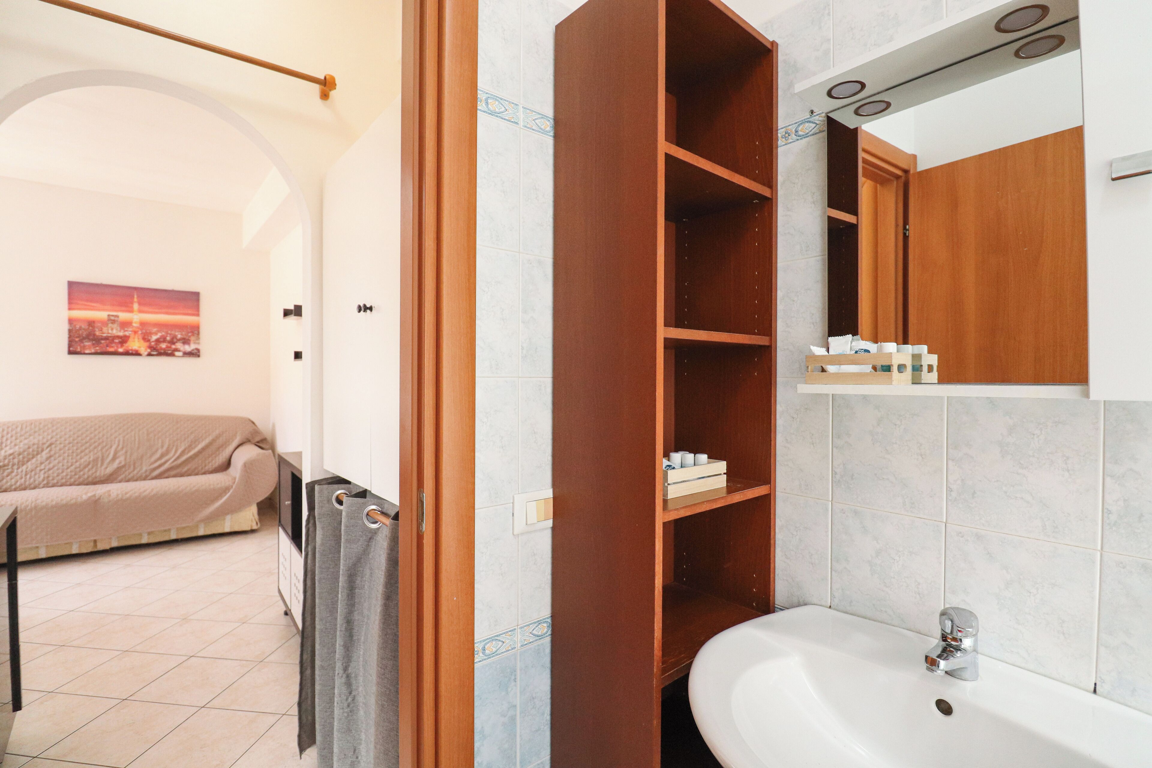 Haartrockner, Bidet, Handtücher, Seife