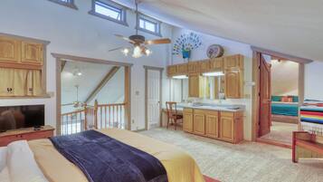 3 bedrooms, travel cot, free WiFi, bed sheets