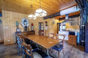Villa, Mountain View | Shared kitchen