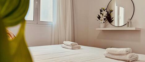 2 chambres, fer et planche à repasser