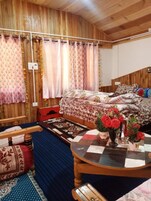 Ropa de cama de alta calidad, colchones con pillow-top y wifi gratis 