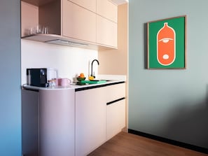 Fridge, microwave, stovetop, espresso maker - Numa Lisbon Anjos (Lisbon)