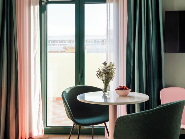 Large Studio, Kitchenette, Terrace | In-room dining - Numa Lisbon Anjos (Lisbon)