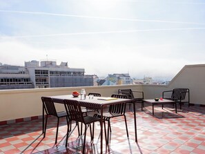 1 Bedroom Apartment w Terrace & Sofa Bed | Terrace/patio