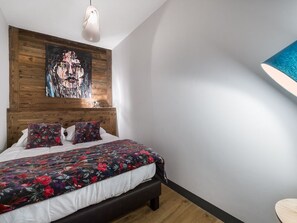 3 bedrooms, free WiFi, bed sheets - Val d'Isère: Modern, authentic apartment, 8 people, pets (Val-d'Isère)
