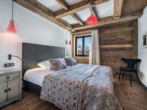 3 bedrooms, free WiFi, bed sheets - Val d'Isère: Modern, authentic apartment, 8 people, pets (Val-d'Isère)