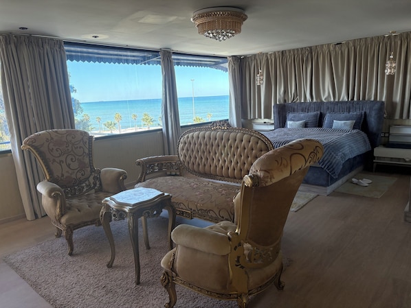 Habitación doble | Caja de seguridad en la habitación y escritorio 