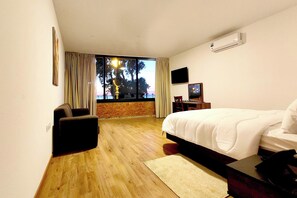 Deluxe Room, 1 Bedroom, Beach View | In-room safe, iron/ironing board, free WiFi, bed sheets - Villa Mirasol (Tangier)
