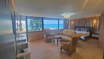 Luxury Suite | In-room safe, desk, laptop workspace, iron/ironing board