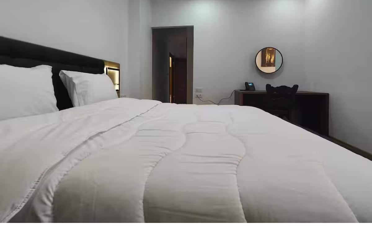 Comfort Room | In-room safe, desk, laptop workspace, iron/ironing board (on request)