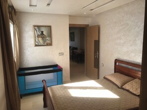 2 slaapkamers, een bureau, gratis wifi, beddengoed