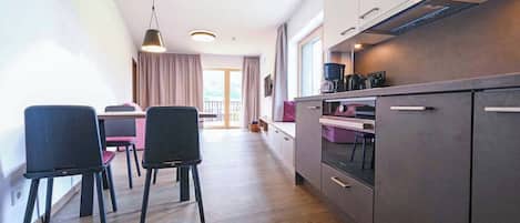 Superior Apartment, Balcony, Lake View