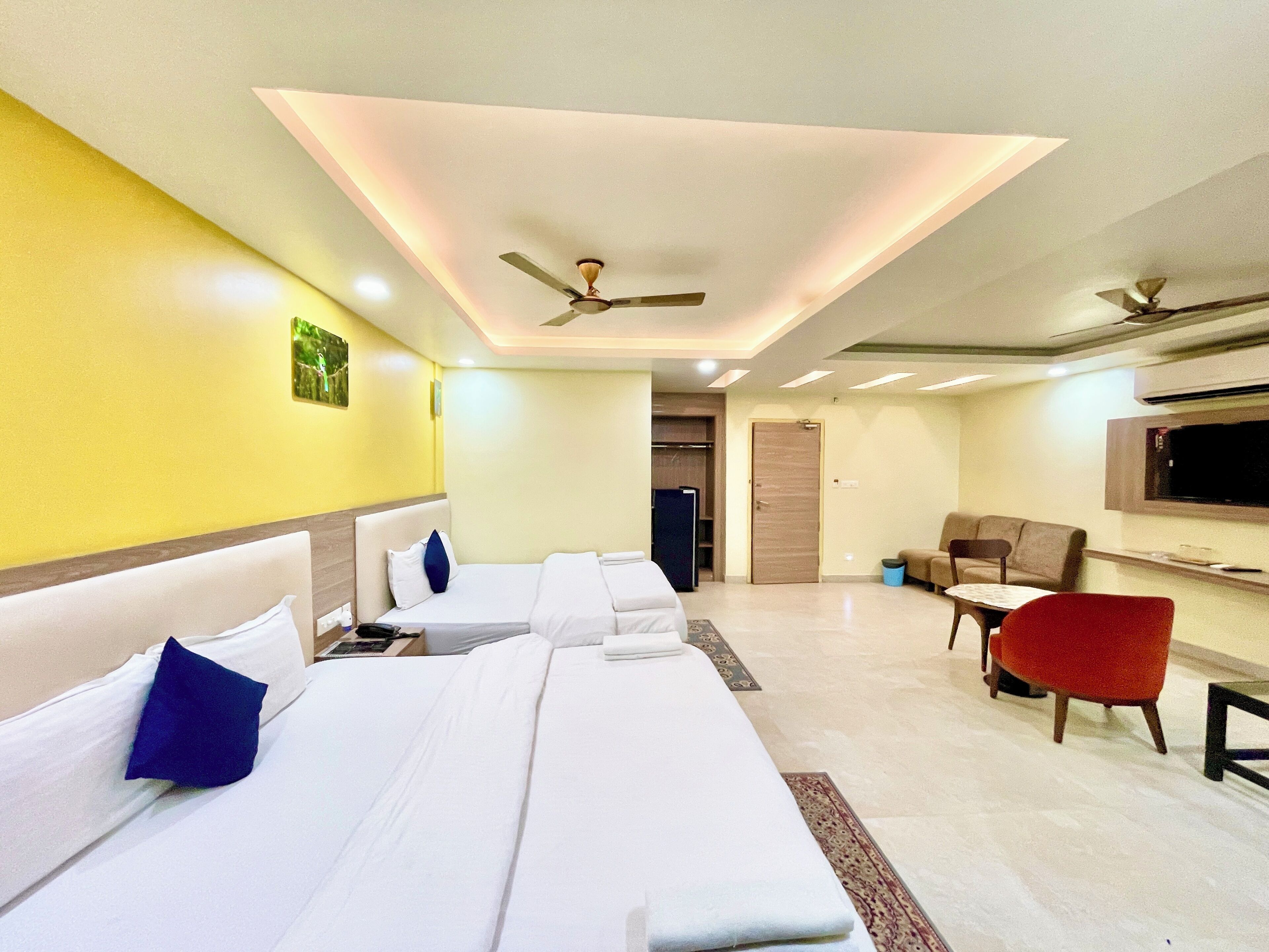 办公桌、笔记本电脑工作区、隔音、免费 WiFi