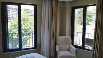 Ropa de cama hipoalergénica, minibar y espacio para trabajar con laptop