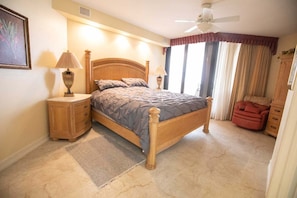 2 bedrooms, iron/ironing board, free WiFi, bed sheets - Beachfront 2BR/2BA condo with heated pool, WiFi, and full kitchen. (Marco Island)