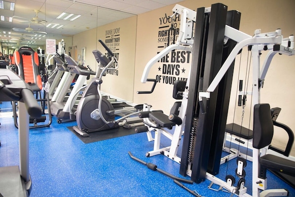 Fitness facility - Beachfront 2BR/2BA condo with heated pool, WiFi, and full kitchen. (Marco Island)