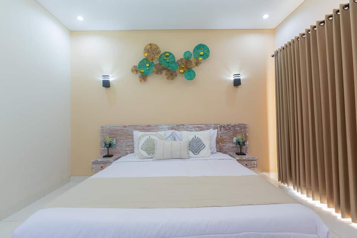 Deluxe Studio, Pool View | 1 bedroom, laptop workspace, free WiFi