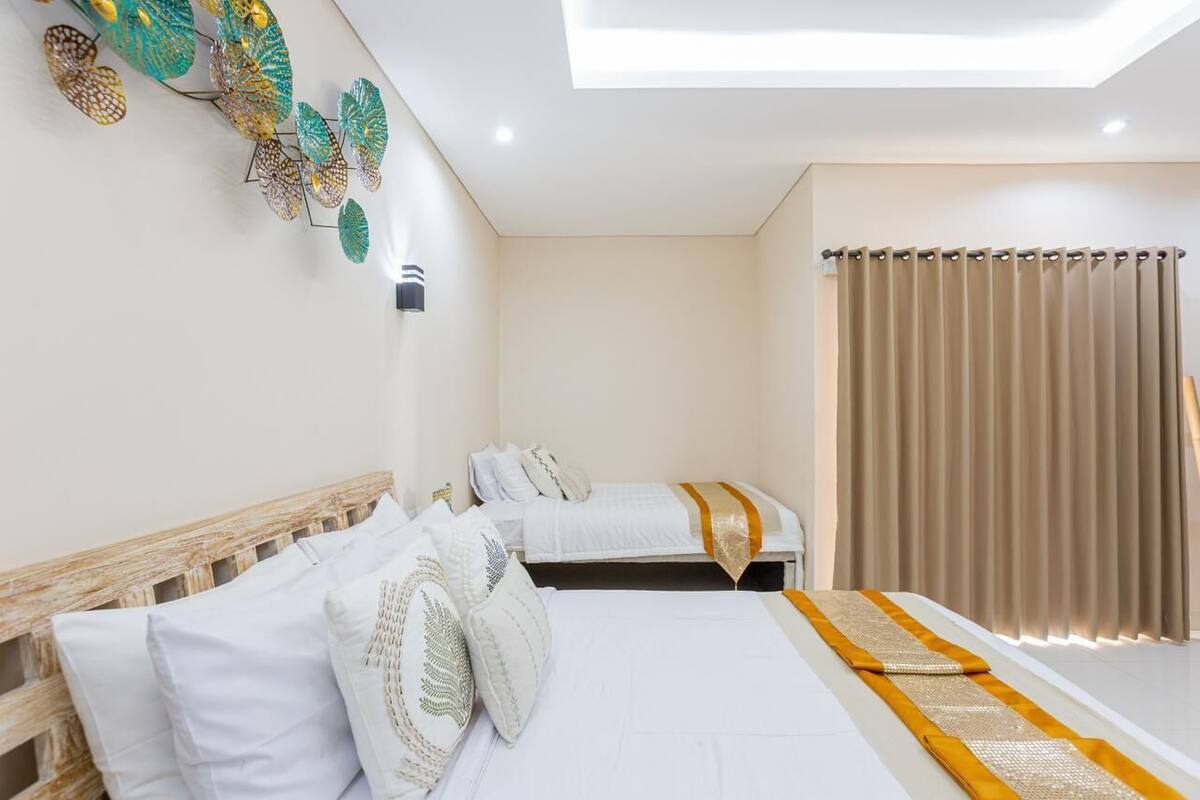 Deluxe Triple Room, Balcony | 1 bedroom, laptop workspace, free WiFi