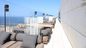 Hồ bơi ngoài trời phục vụ theo mùa