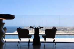 Apartament superior, 1 llit doble, cuina, vistes al mar | 1 dormitori i wifi gratuïta