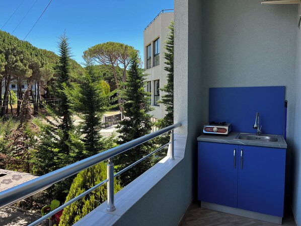 Triple Room, Garden View | Private kitchen | Fridge, stovetop, cookware/dishes/utensils - Canary Hotel (Golem)