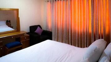 Rumah | 5 kamar tidur, setrika/meja setrika, Wi-Fi gratis, dan seprai linen