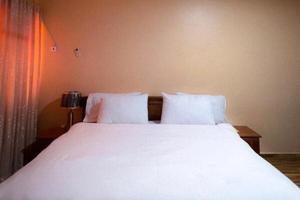 5 bedrooms, iron/ironing board, free WiFi, bed sheets - Accra-5bedroom-3bathroom-privateparking (Accra)