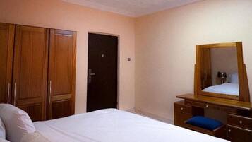 Rumah | 5 kamar tidur, setrika/meja setrika, Wi-Fi gratis, dan seprai linen