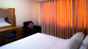 5 habitaciones, tabla de planchar con plancha y wifi gratis